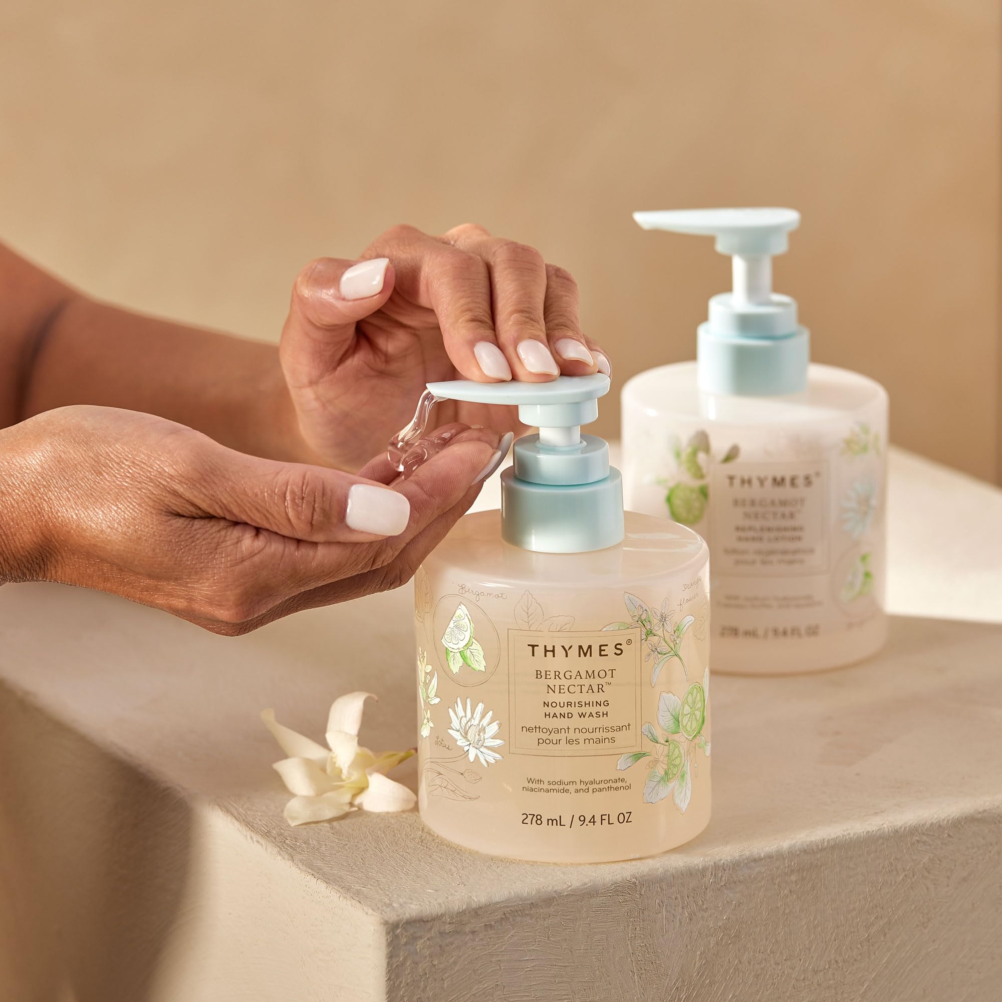 Thymes jabón de manos, fragancia flor de azahar y loto.