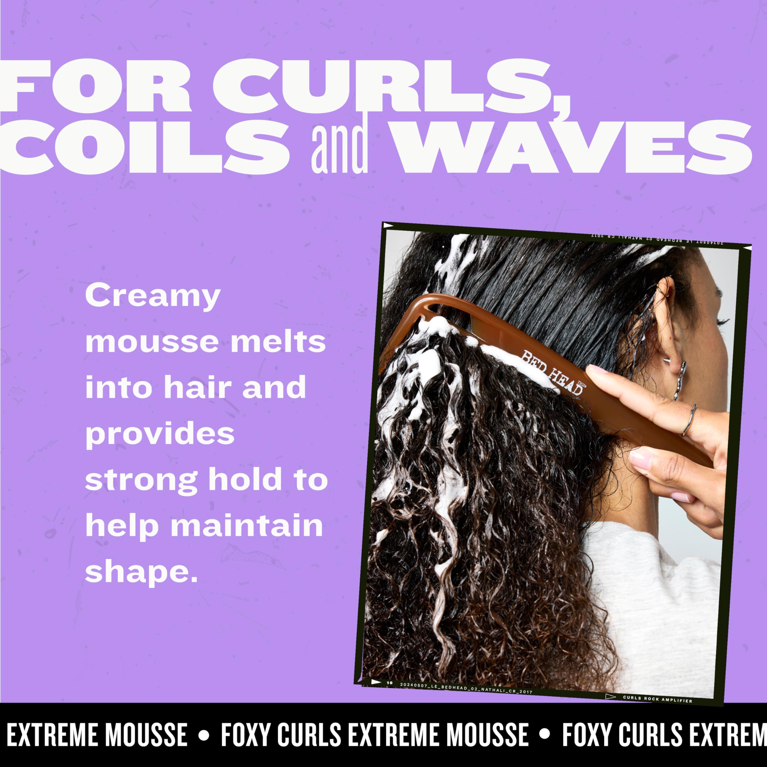 Protección térmica al peinar rizos con Foxy Curls.