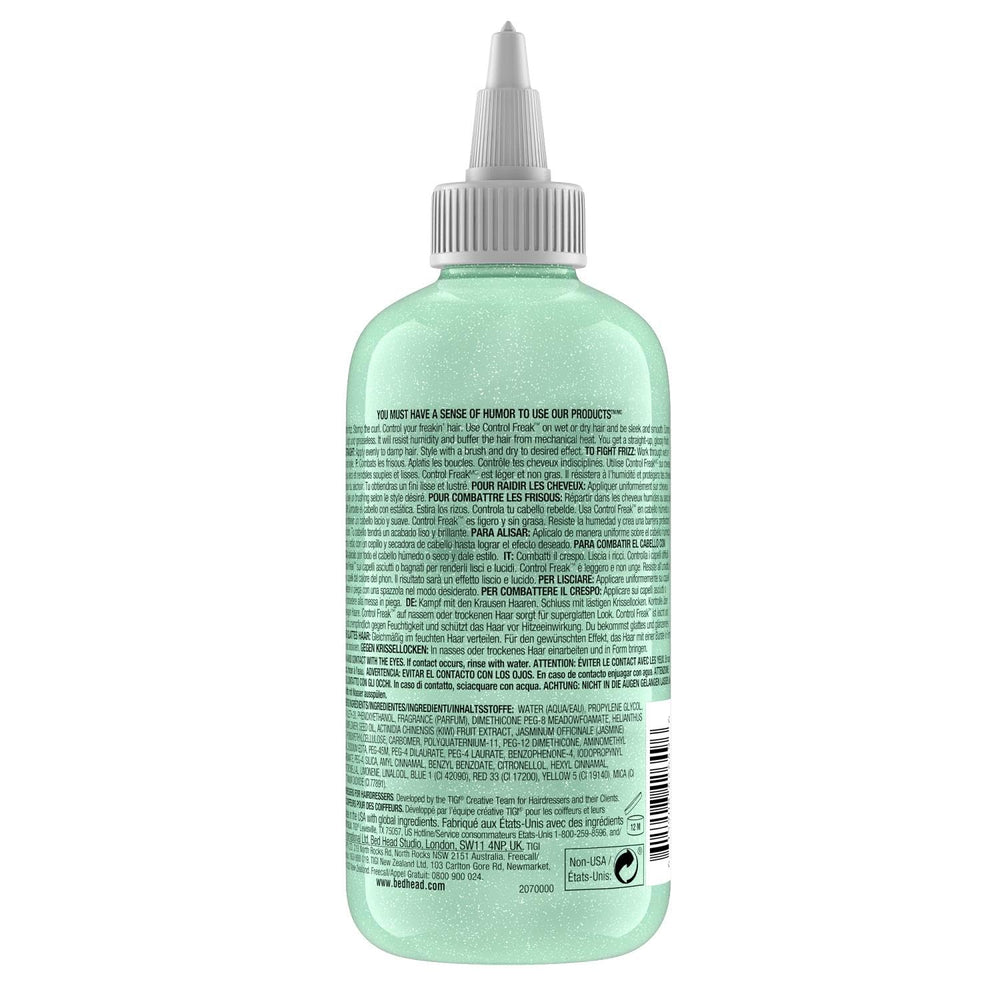 Brillo natural sin grasa gracias al serum Control Freak de TIGI para un acabado luminoso.