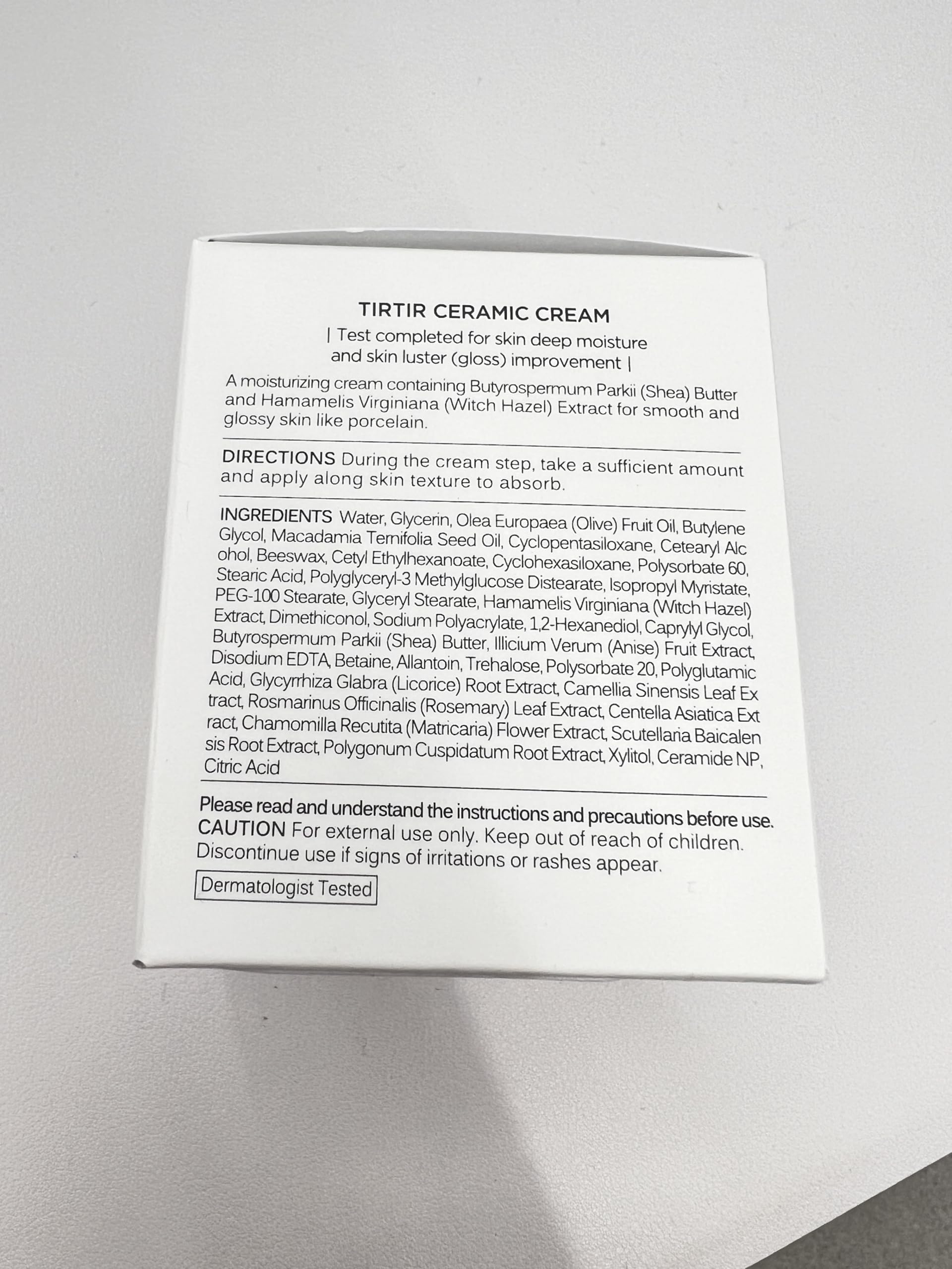 TIRTIR envase compacto para uso diario en casa o viaje.