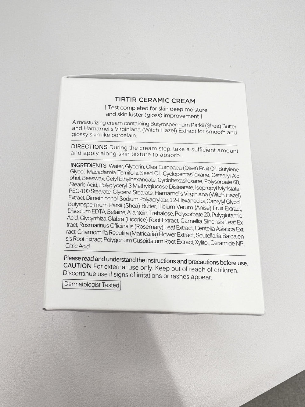 TIRTIR envase compacto para uso diario en casa o viaje.