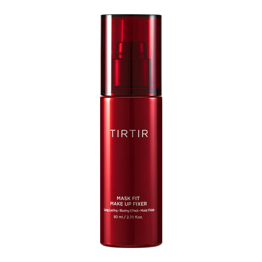 Fijador en spray TIRTIR Mask Fit aplicado en rostro para un acabado duradero.