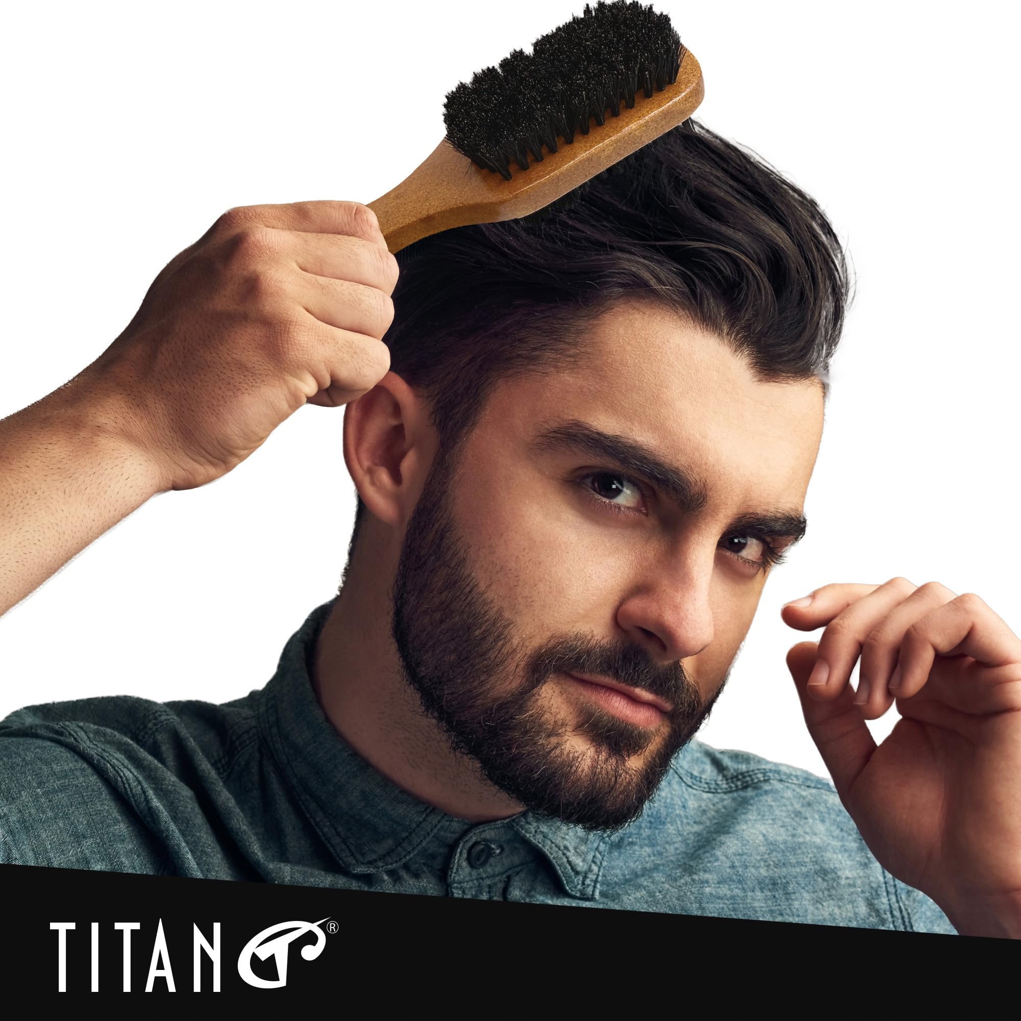 Titan uso viaje compacto para retoques en cualquier lugar.