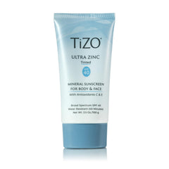 TIZO Ultra Zinc Teñido: protector solar mineral en botella para tono uniforme.