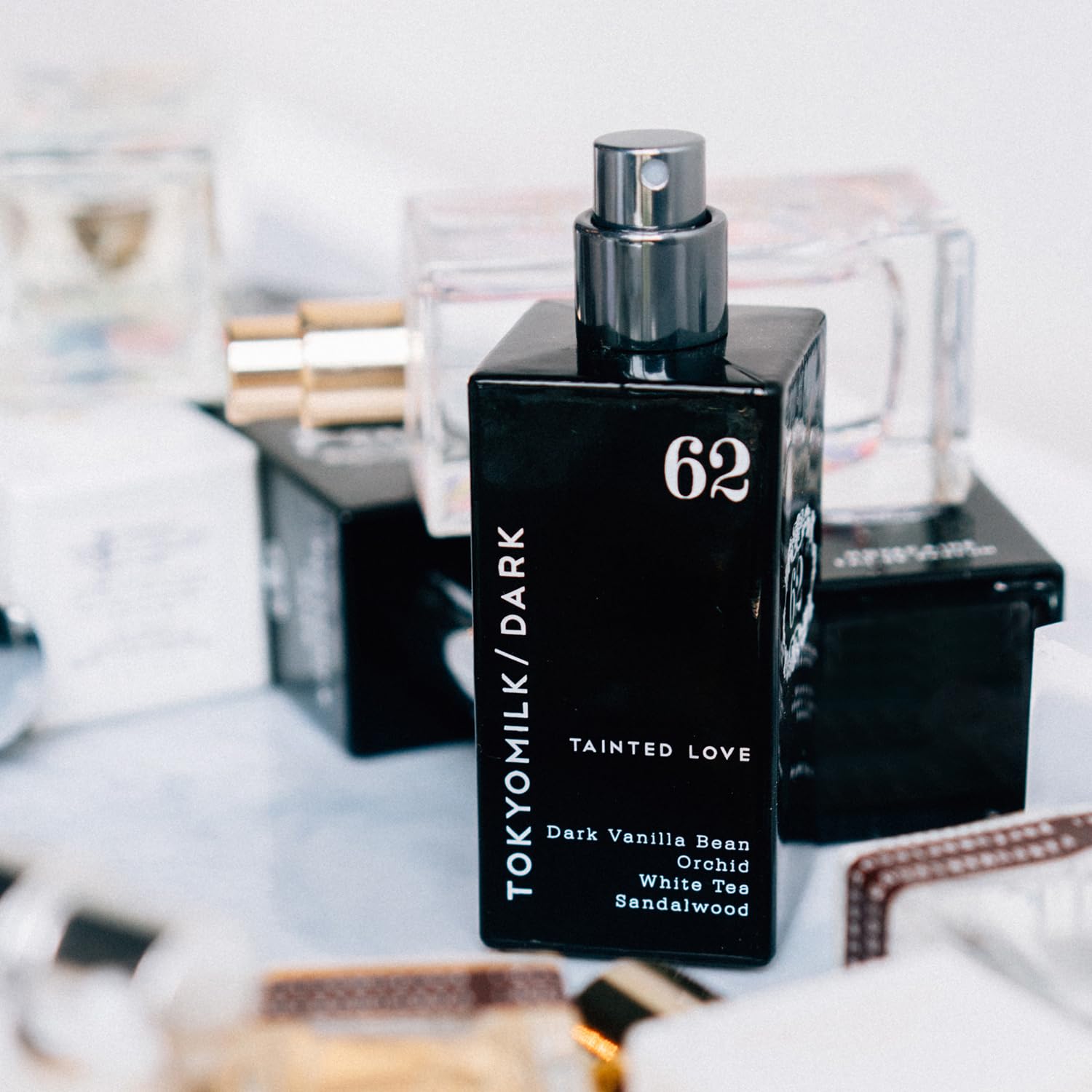 TOKYOMILK Dark Tainted Love: aplicación suave en el pulso para aroma sutil.