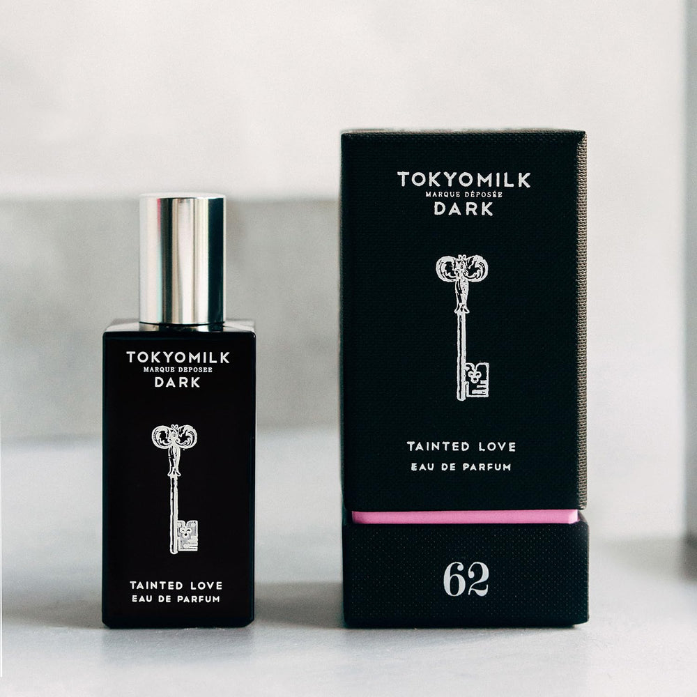 TOKYOMILK Dark Tainted Love: empaque negro sofisticado para colección de fragancias.
