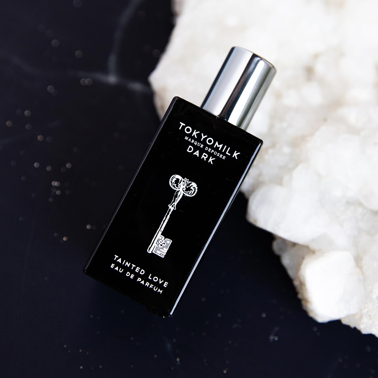 TOKYOMILK Dark Tainted Love: notas de vainilla, orquídea y té para aroma envolvente.