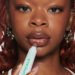 Topicals Slick Salve acabado brillante natural sin color artificial.