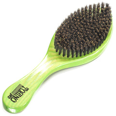 Mango ondulado ergonómico para un agarre estable durante el peinado.