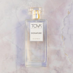 Tova Signature sándalo indio como base cálida y duradera