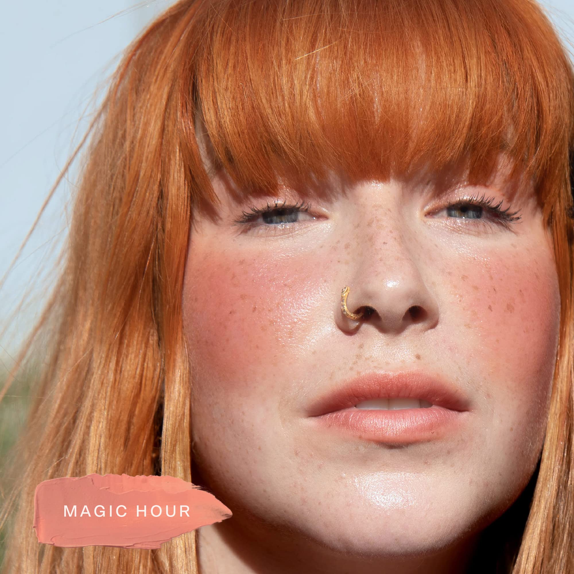 Aplicación en labios con BeachPlease para color modulable.