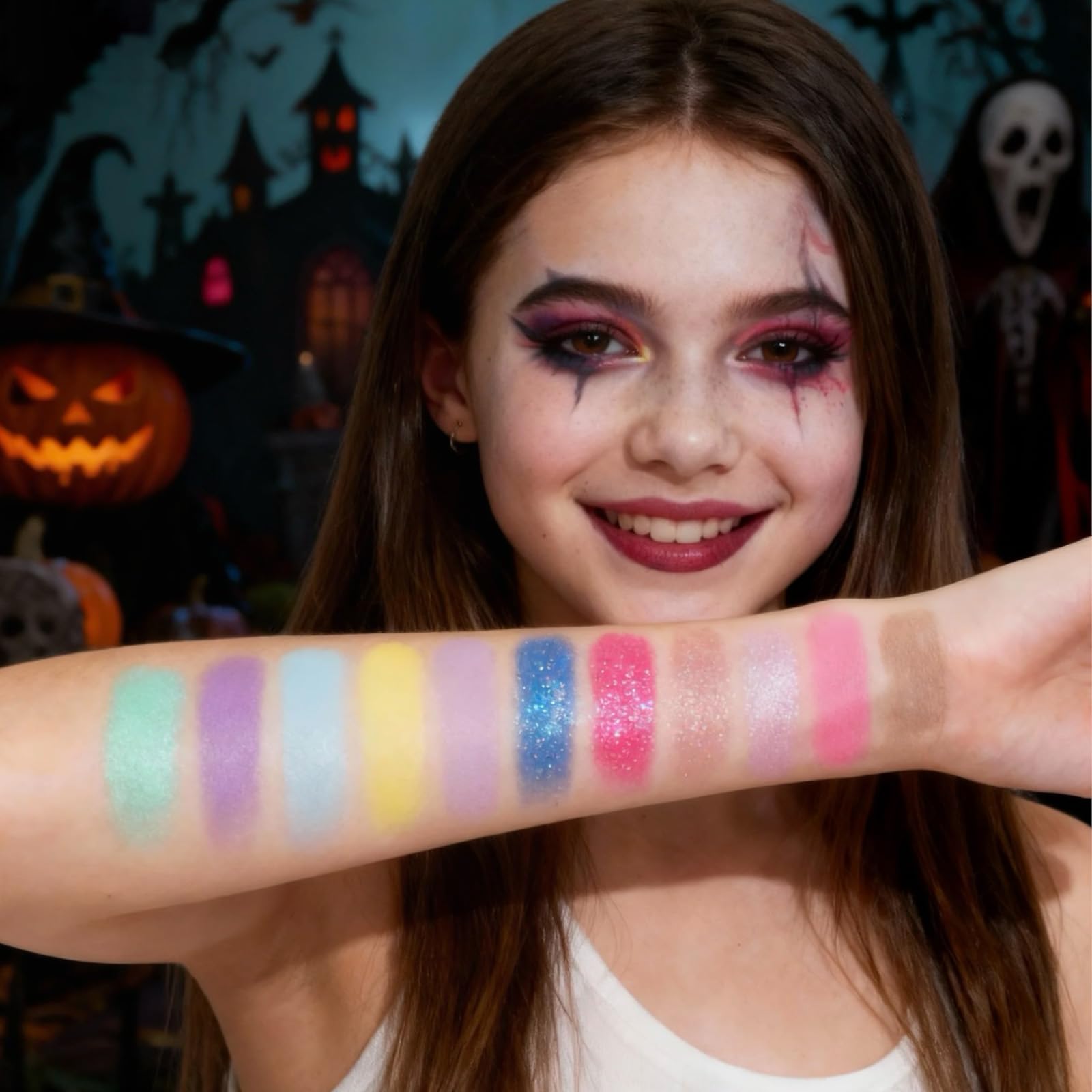 Sombras con brillos para un destello glamoroso en Noche de Brujas.