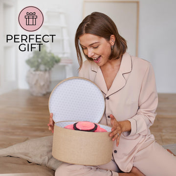 Accesorios completos con espejo y pinceles para retoques.