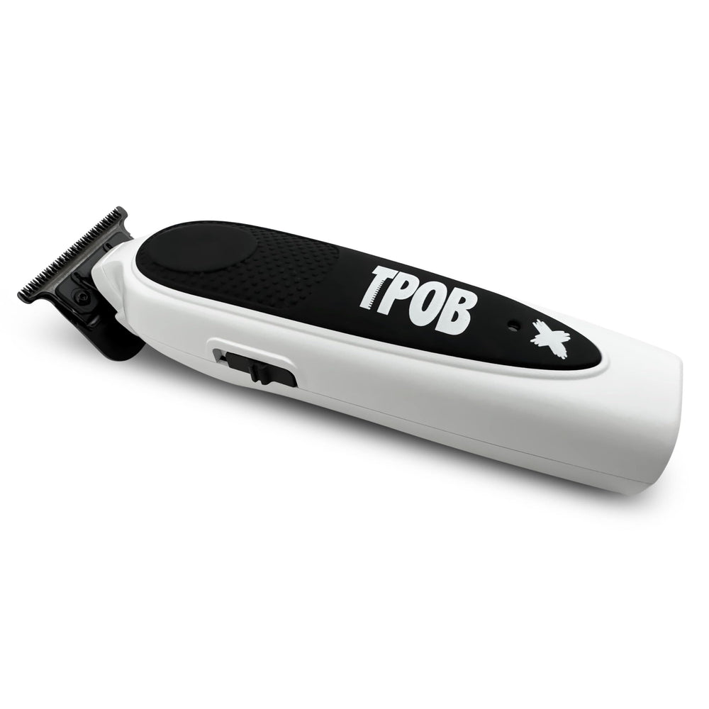TPOB Deluxe White con cuchilla Krazy para cortes precisos.