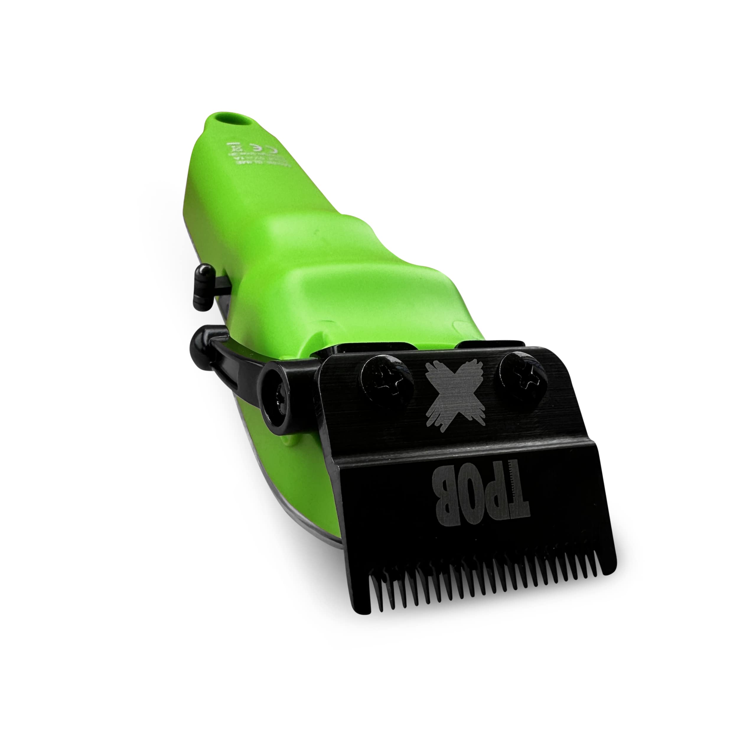 Escena de barbería profesional con TPOB Slime 2 en mano