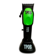 TPOB YETI con base de carga USB-C para recargas rápidas y ordenadas.