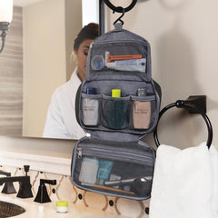Travelon kit de baño colgante compacto con gancho giratorio para colgar.