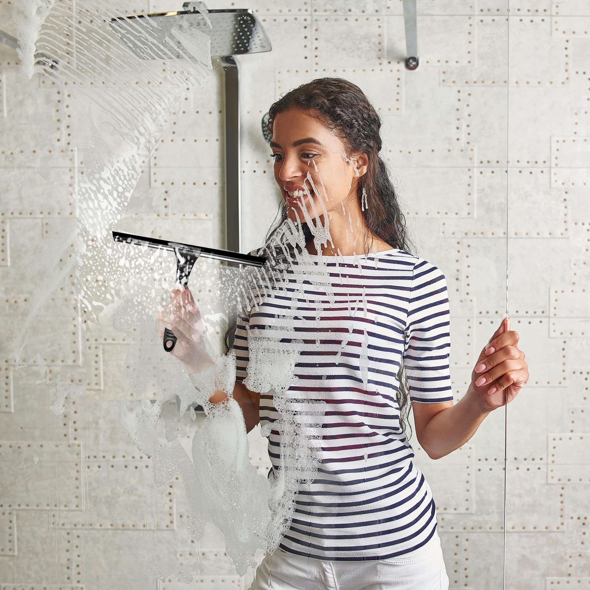 Pack de limpieza para baño Trazon con herramientas ergonómicas y duraderas.