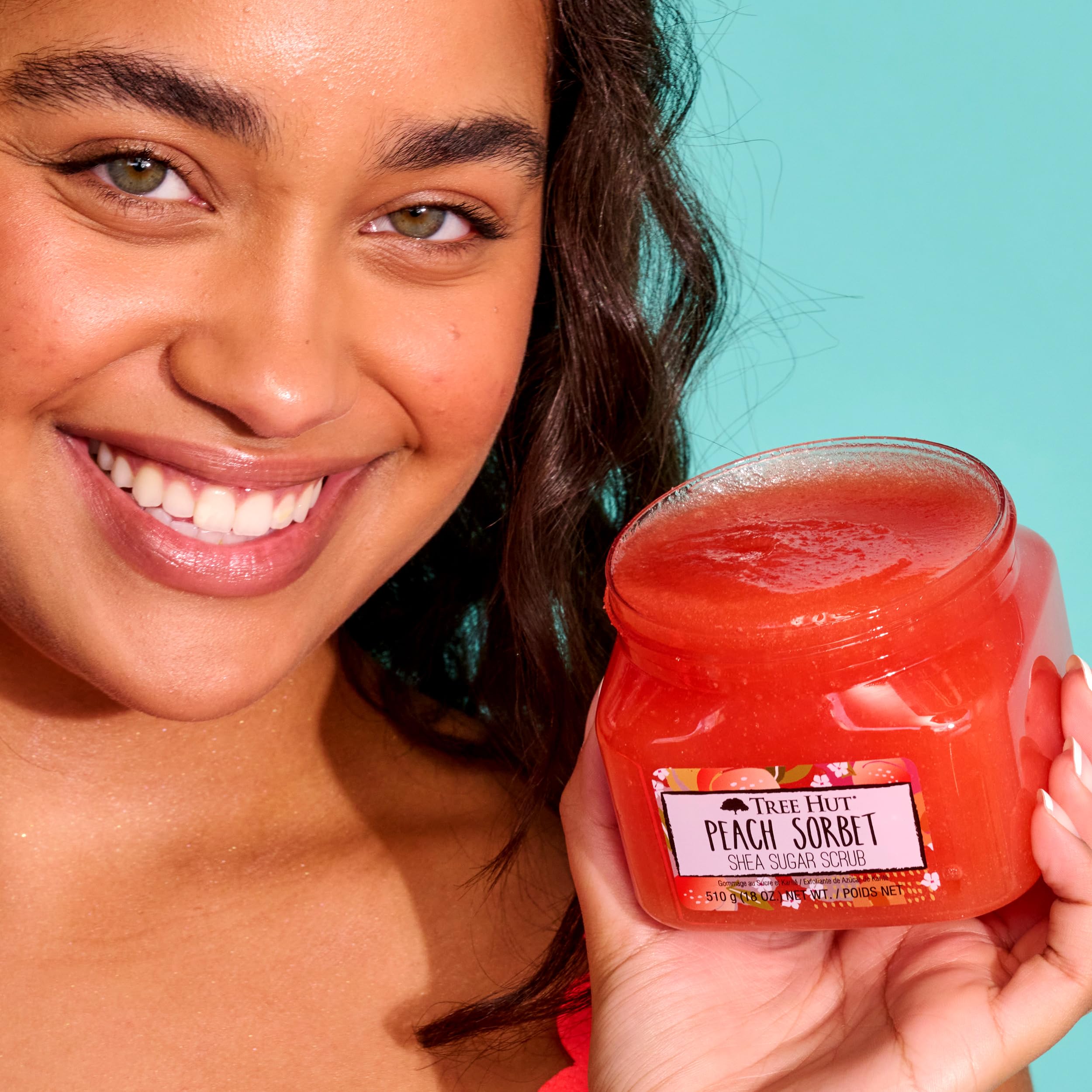 Tree Hut Peach Sorbet hidrata y suaviza tras exfoliar.