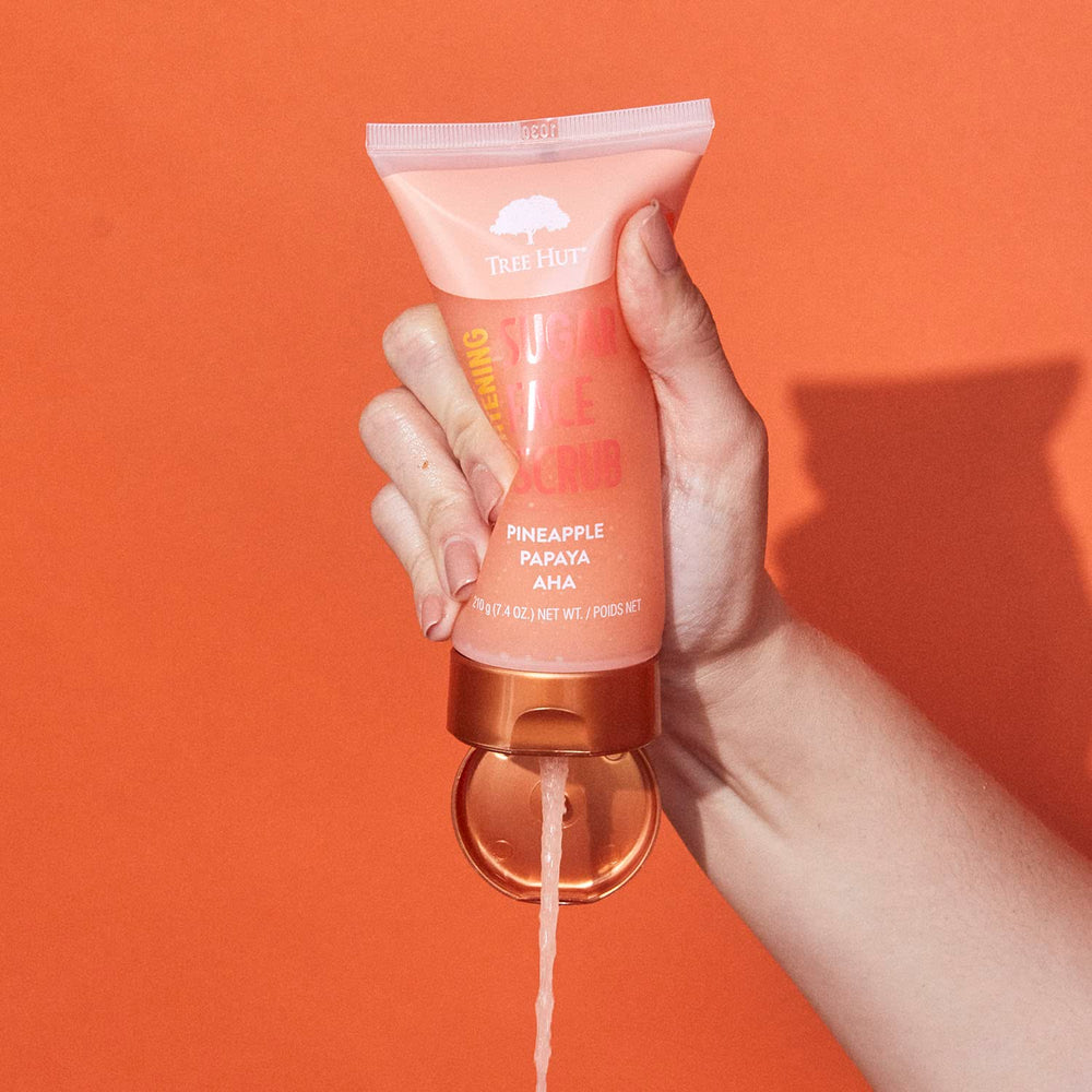 Tree Hut exfoliante de piña y papaya: brillo natural gracias a enzimas.