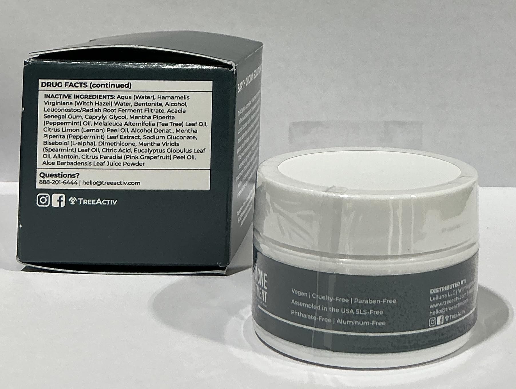TreeActiv sulfur-clay blend image emphasizes natural ingredients for potential blemish management