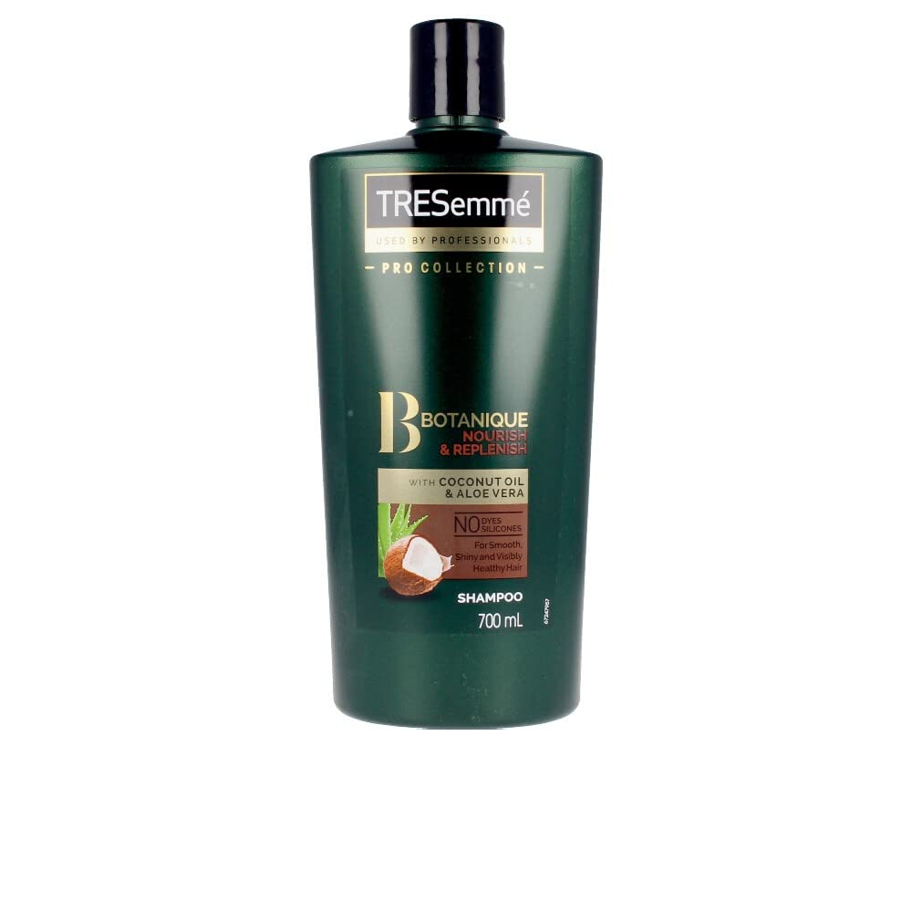 Champú TRESemmé Botanique Nutre y repone para cabello suave y nutrido.