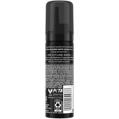 Aplicación de mousse en cabello húmedo para control duradero