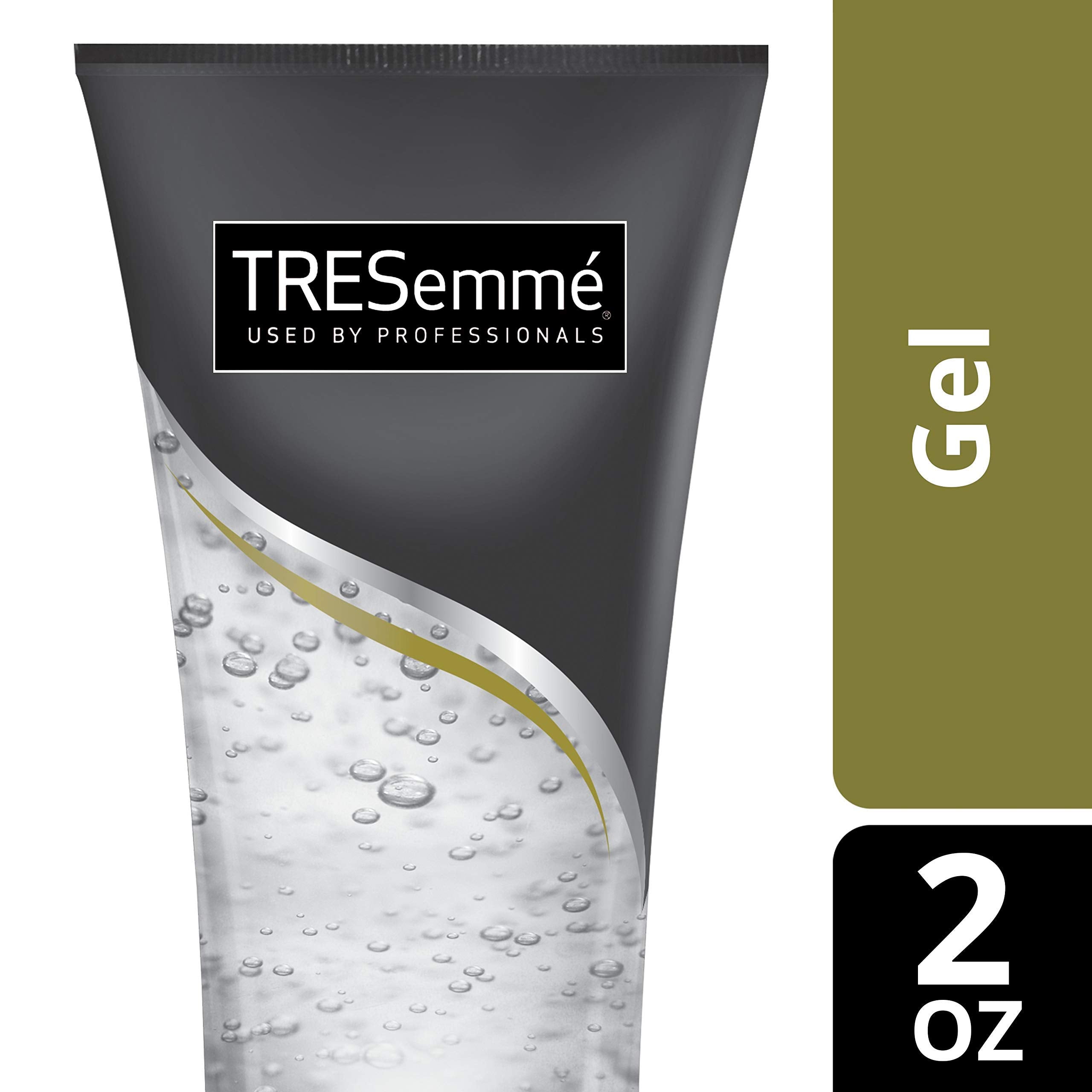 Aplicación del gel con textura suave para modelar el peinado con control.