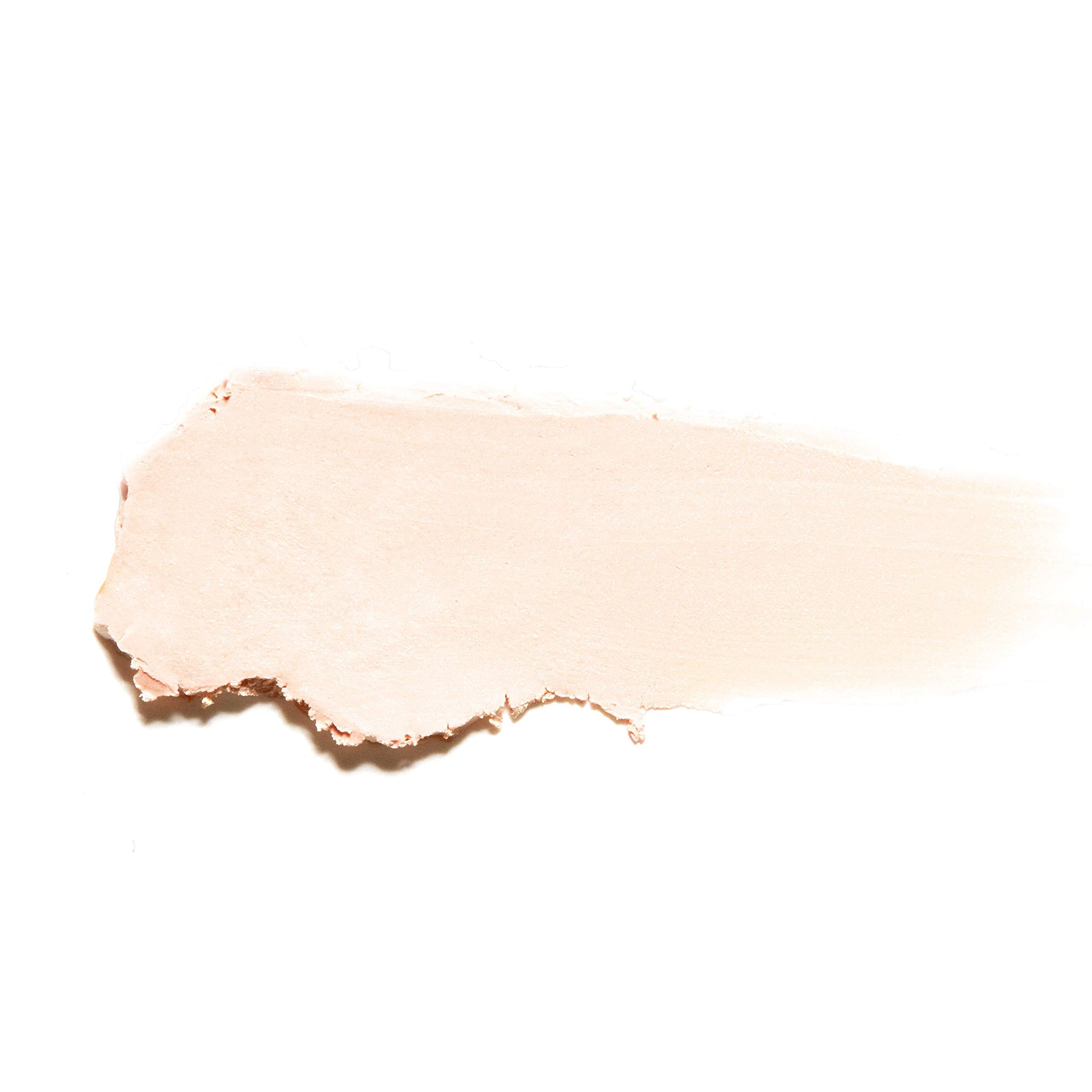 Trish McEvoy Eye Brightener le long de la ligne des cils pour un regard plus frais.