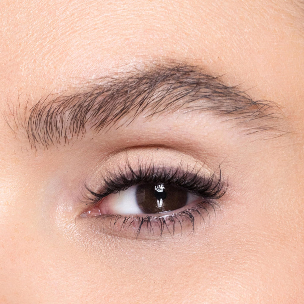 Trish McEvoy Stylo gel yeux intenses aubergine usage quotidien pratique en voyage.