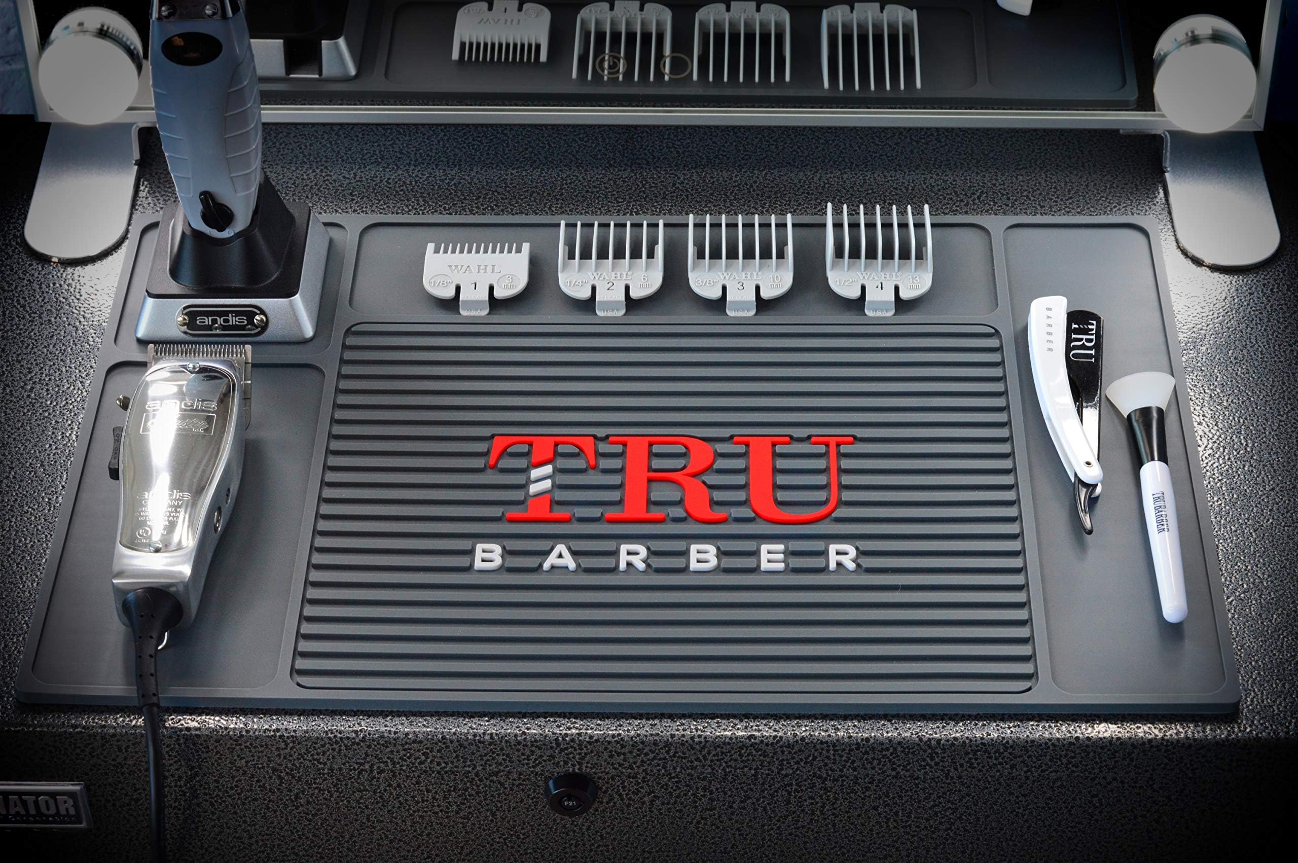 TRU BARBER tapete organizador superficie antideslizante para mayor seguridad.