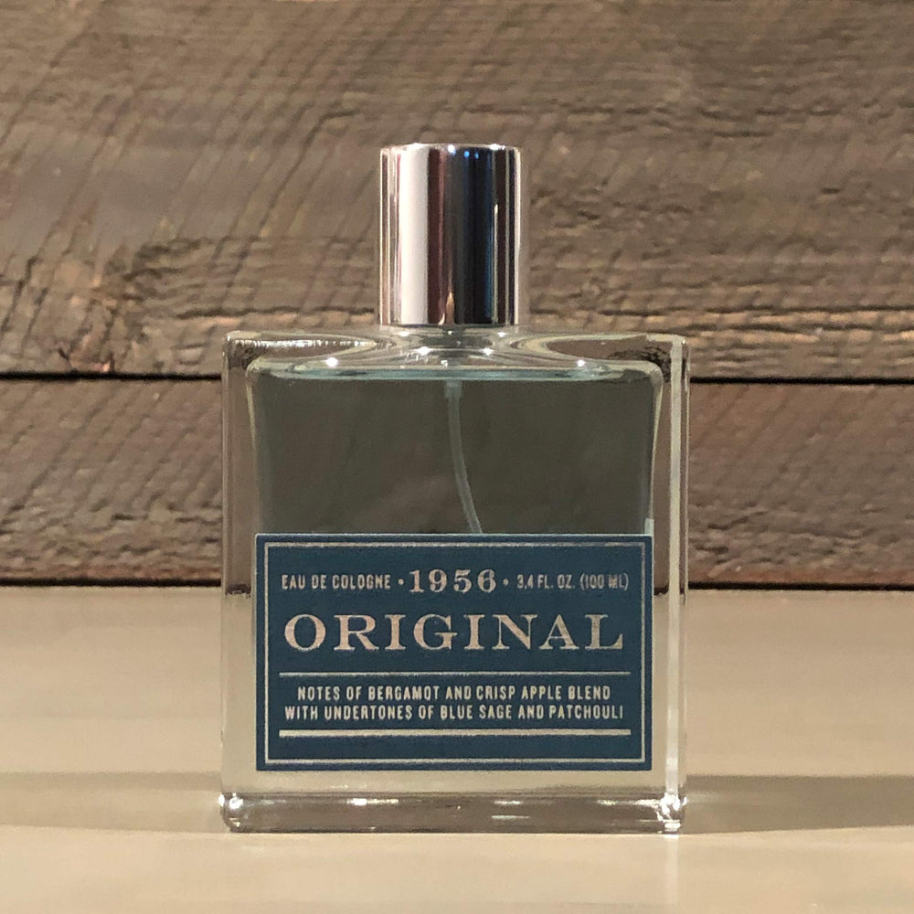 Tru Fragrance Beauty 1956 Original spray action captured in use