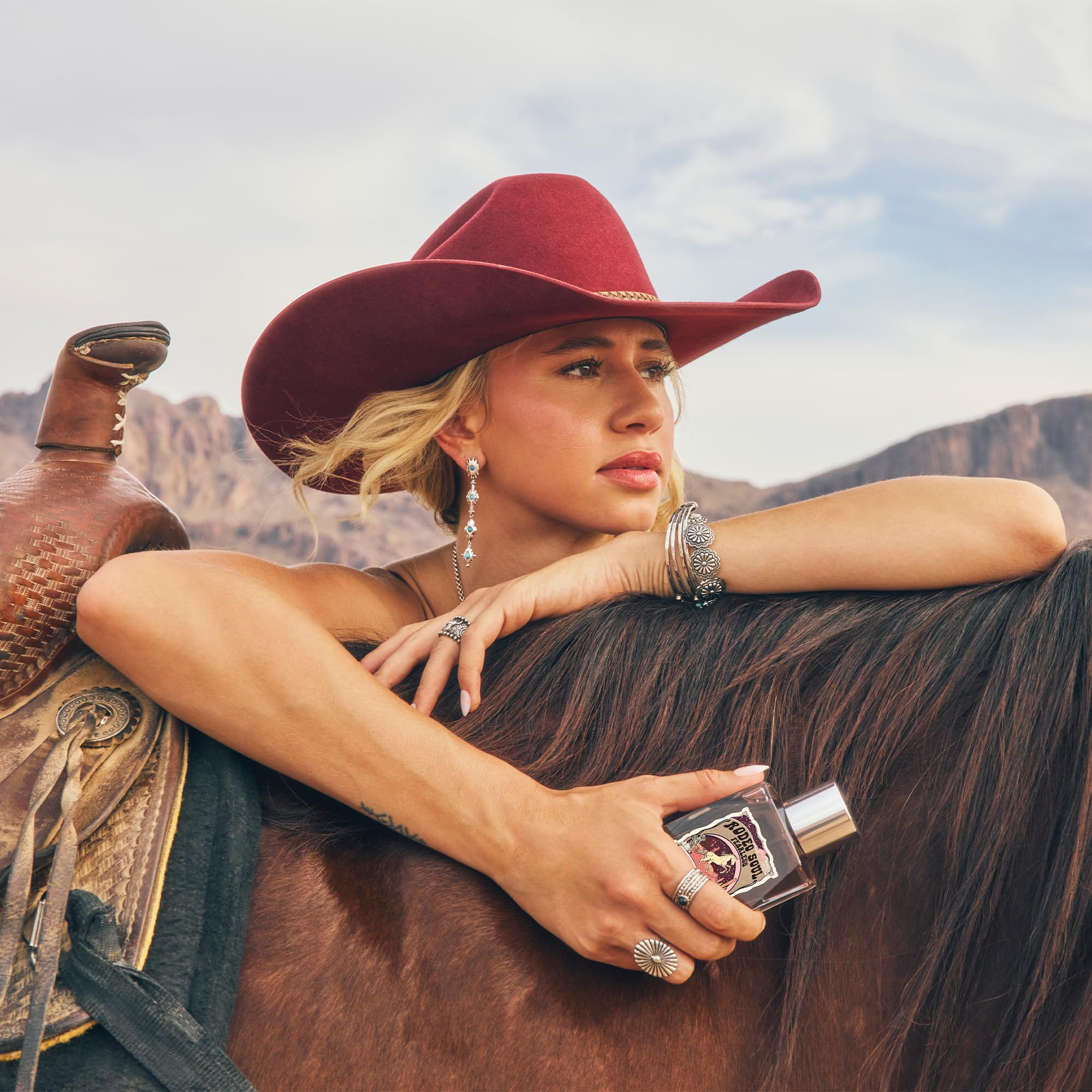 Rodeo Soul Fearless, notas medias, corazón floral que acompaña cualquier look.