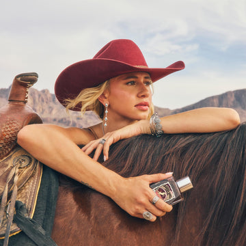 Rodeo Soul Fearless, notas medias, corazón floral que acompaña cualquier look.