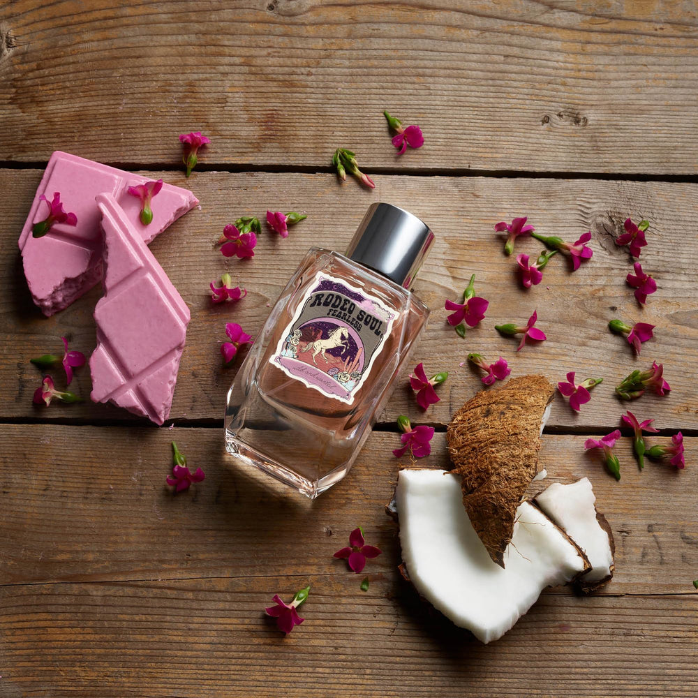 Rodeo Soul Fearless, frasco con etiqueta, aroma decadente para uso diario y ocasiones especiales.