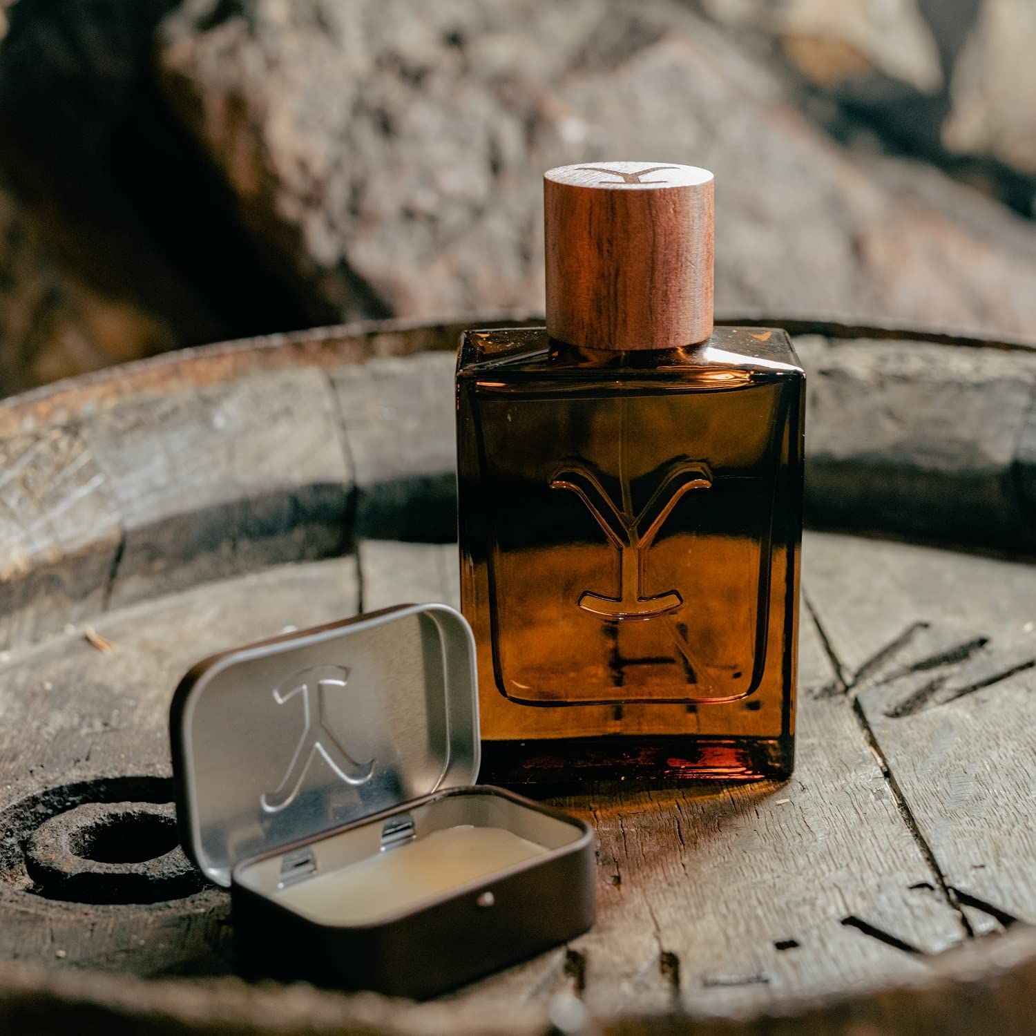 Tru Fragrance Beauty Yellowstone, vista de estuche: diseño compacto y discreto.