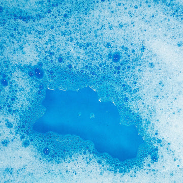 Tub Works Bain Moussant Eau Coloree Bleu : transforme le bain en mer imaginaire.