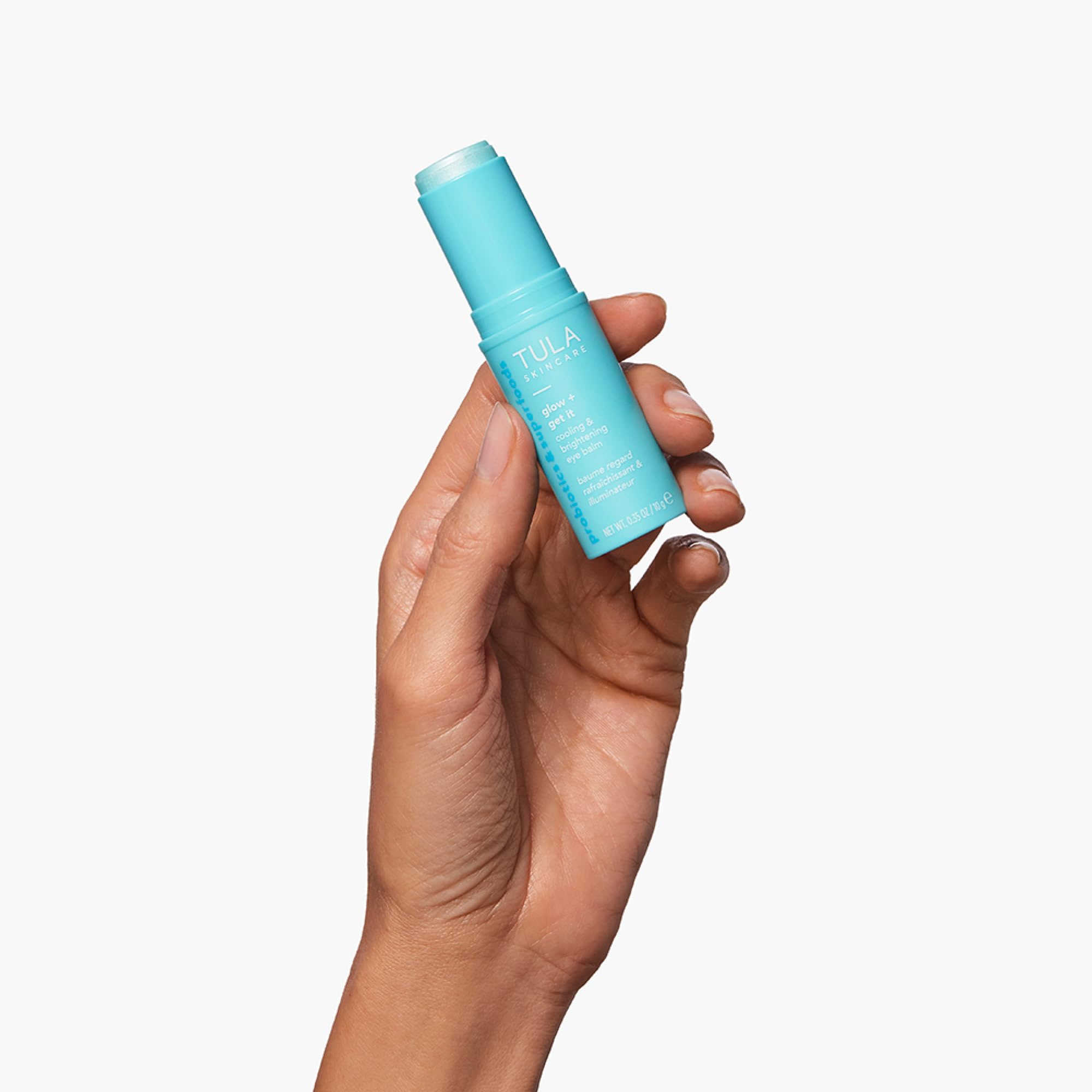 Aplicación rápida de TULA para disminuir ojeras y cansancio.