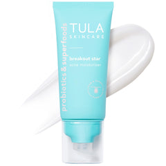 Flacon pompe TULA, crème hydratante anti-acné prêt à intégrer votre routine.