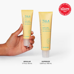 Etiqueta SPF 30 de TULA Protect Glow: protección diaria sin color visible.