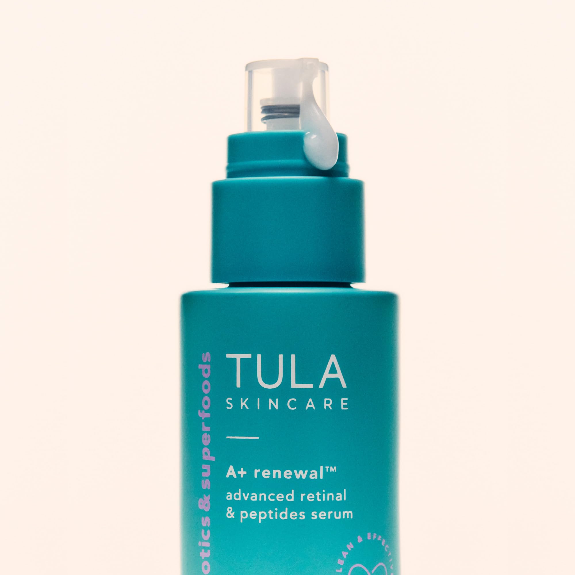 Rutina nocturna de TULA, aplicación en rostro y cuello