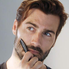 Tweezerman G.E.A.R. peine de bigote: desenredo suave antes del recorte