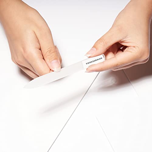 Tweezerman Lime à ongles verre : façonne et lisse les bords délicatement.