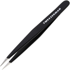 Pinzas Tweezerman con punta precisa en acero inoxidable para más control.