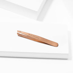 Tweezerman Rose Gold Mini Slant para uso en viaje, listo para bolso.