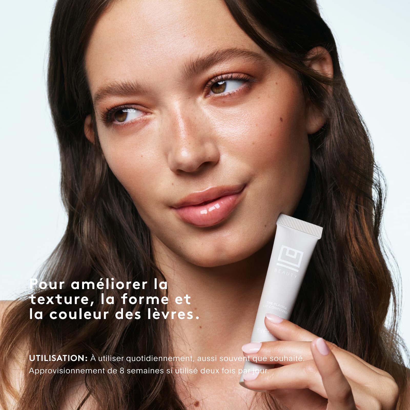 Textura brillante de U Beauty Plasma Lip Compound al aplicar en labios.