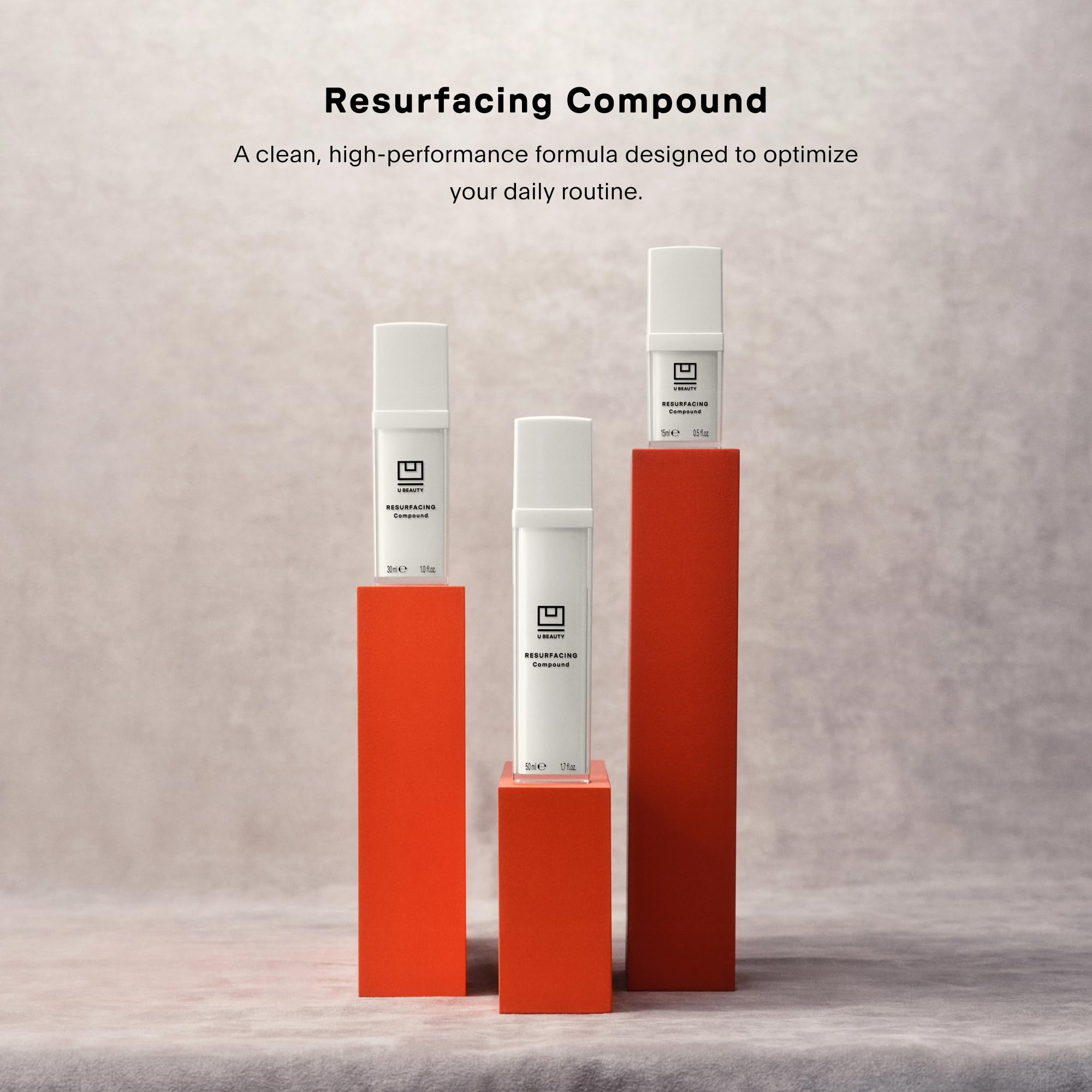 Momento de uso diario con U Beauty Resurfacing Compound Serum en la rutina nocturna o matutina.