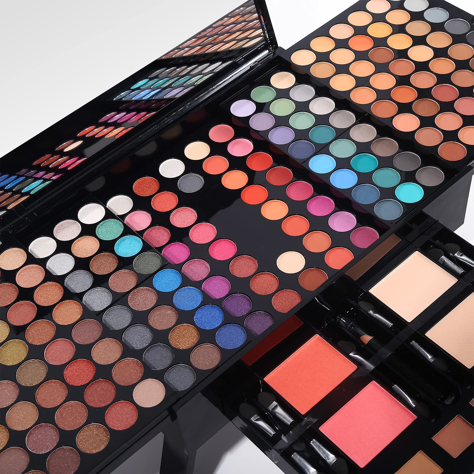 UCANBE-6-pinceaux-maquillage: ensemble de pinceaux pour une application professionnelle.