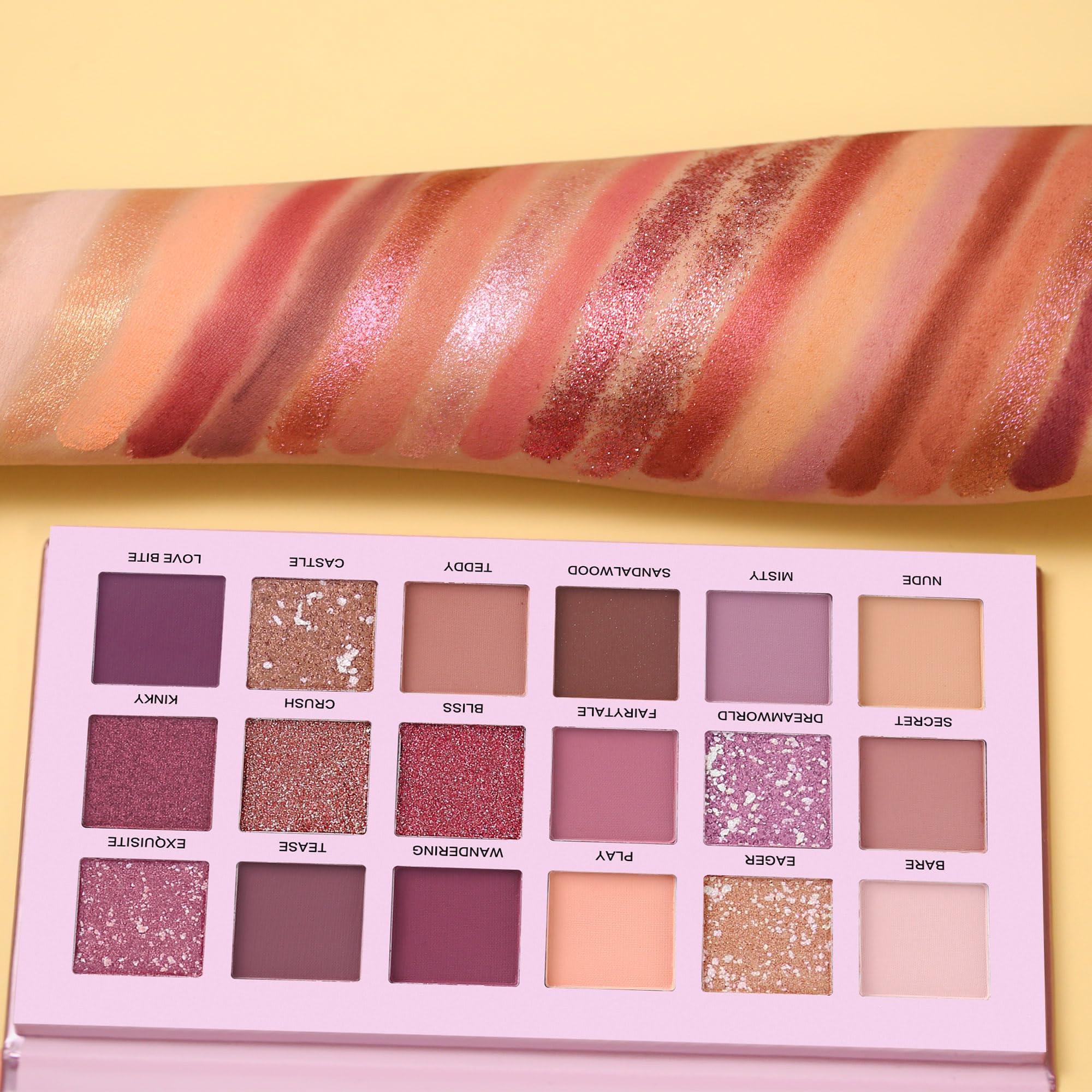UCANBE Paleta neutras: textura cremosa facilita aplicación suave y capas.