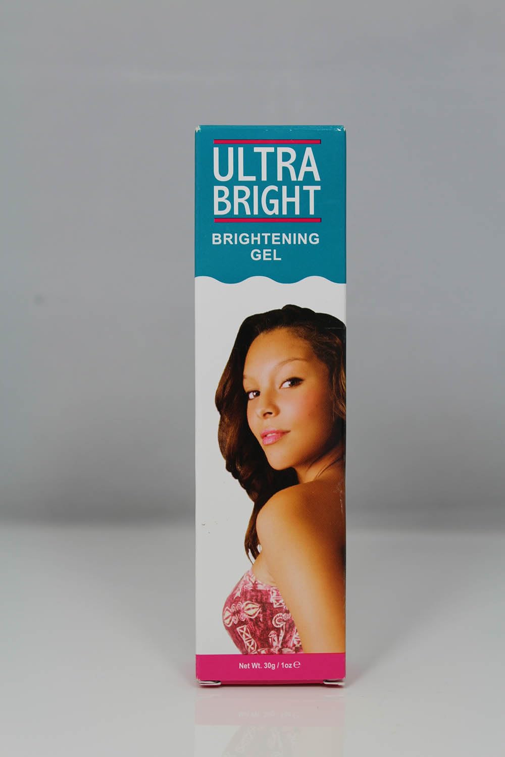 ULTRA BRIGHT Gel complementa el cuidado diario con protección SPF 50 por la mañana.